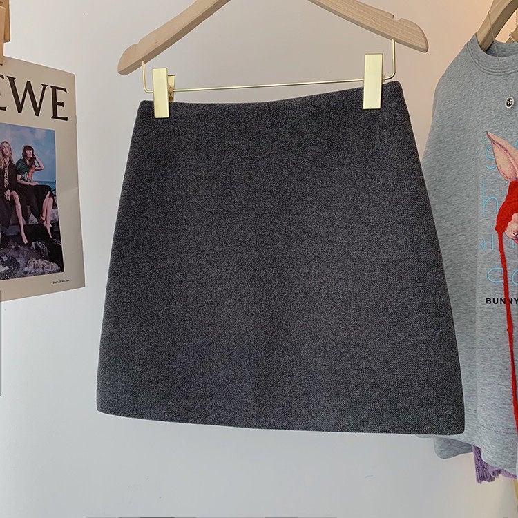 Gray woolen skirt for women's autumn and winter new plus-size high-waisted design slimming high-end versatile A-line hip-wrapped short skirt - Image 3