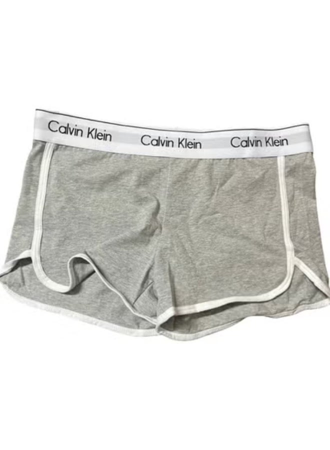 سي كيه برودكتس شورتات يوجا رياضية نسائية من كالفن كلاين (رمادي، مقاس M، مناسب لوزن 45-55 كجم) - Image 2