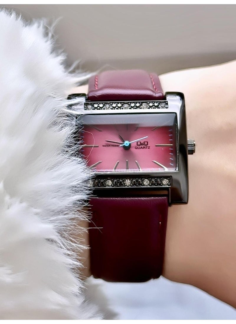 Q&Q - vintage Women's Leather Band Wristwatch - Image 1