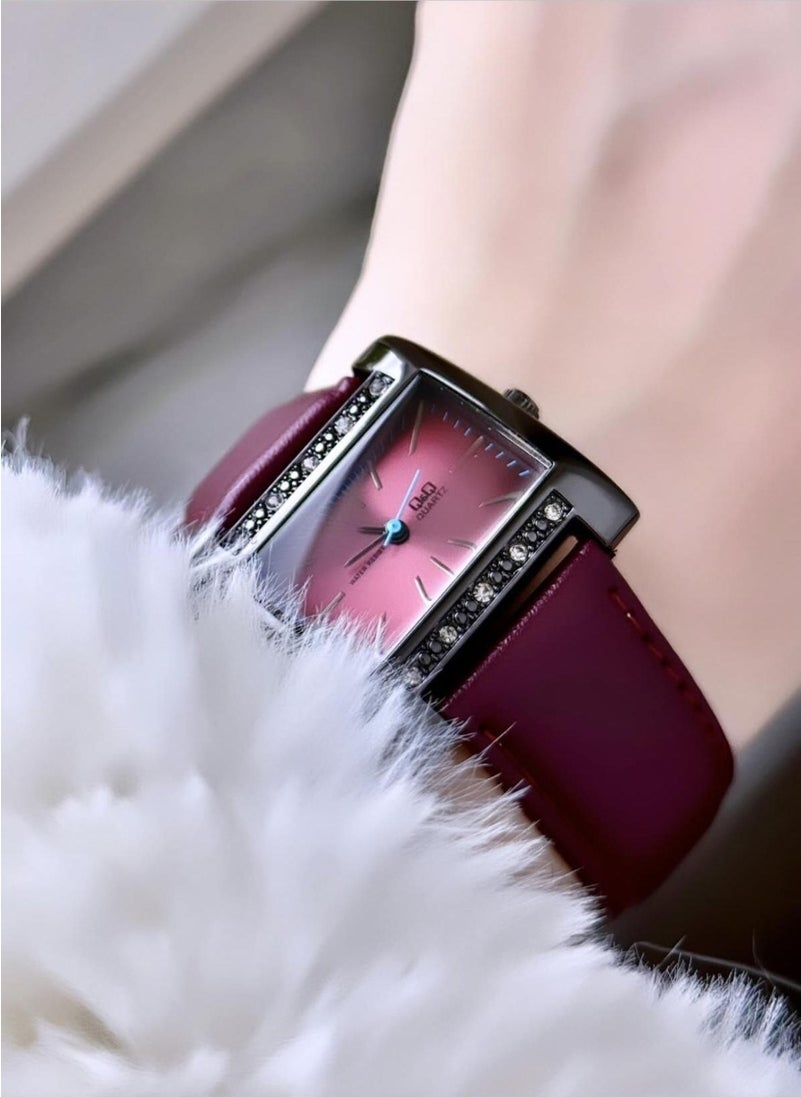 Q&Q - vintage Women's Leather Band Wristwatch - Image 1