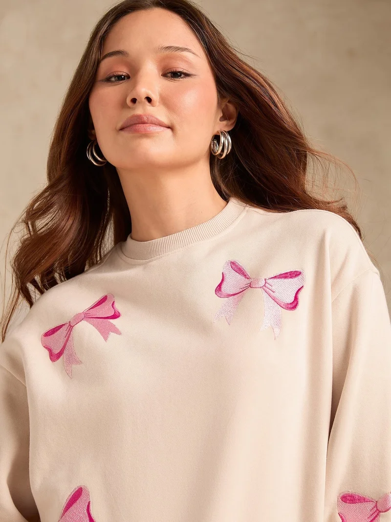 Outzidr Cream Embroidered Bow Detail Russian Fleece Sweatshirt