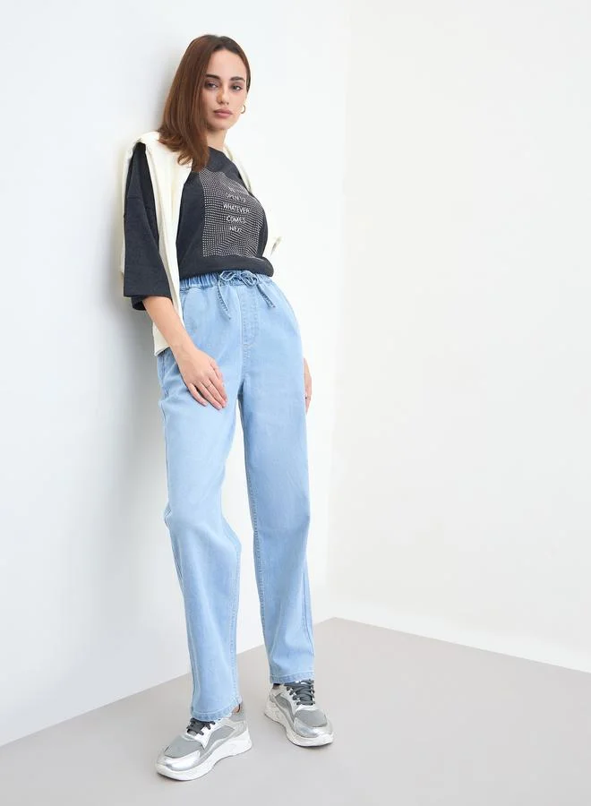 ستايلي جينز بقصة مريحة وخصر عالي