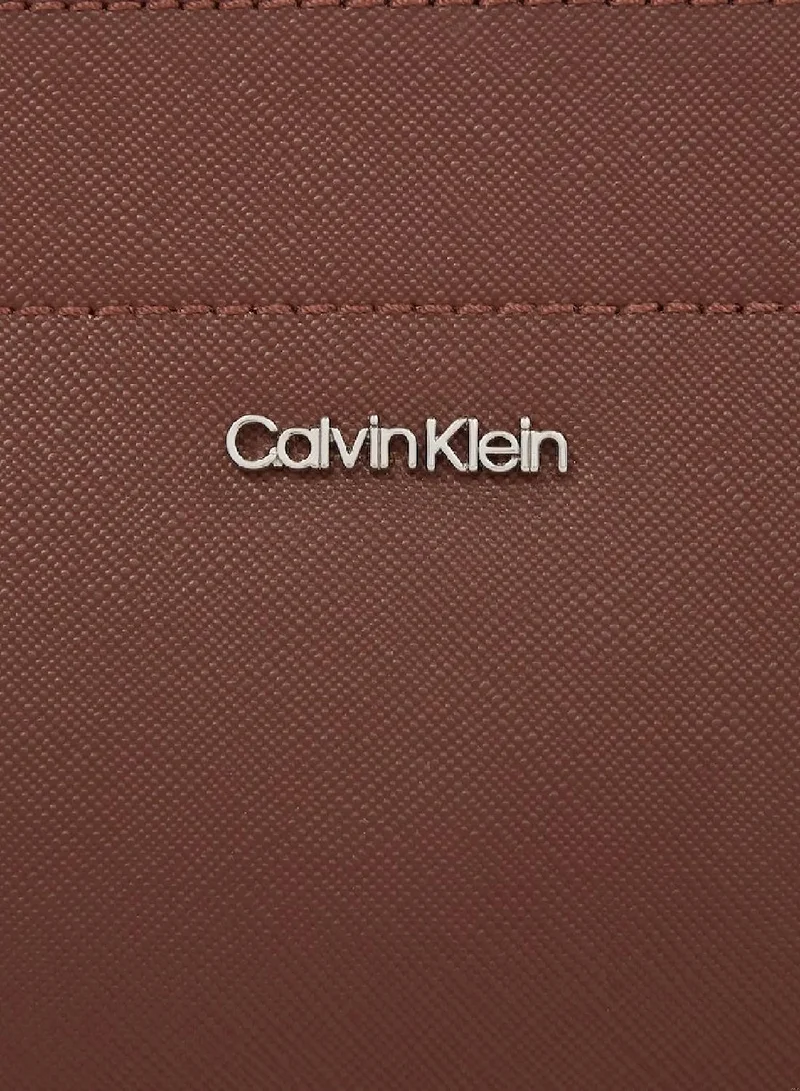 كالفن كلاين شنطة كتف