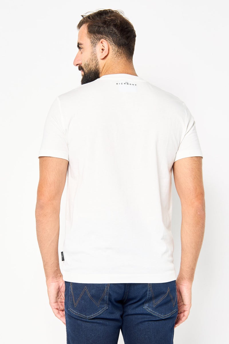 JOHN RICHMOND تي شيرت رجالي بأكمام قصيرة وياقة دائرية بطباعة جرافيك، أبيض - Image 4