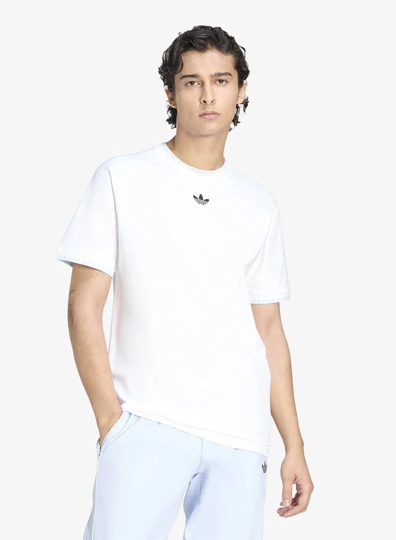 اديداس اوريجينالز تيشيرت بياقة مصممة وخطوط صدر