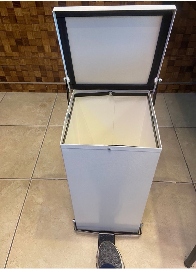 Generic trash bin  - Image 3