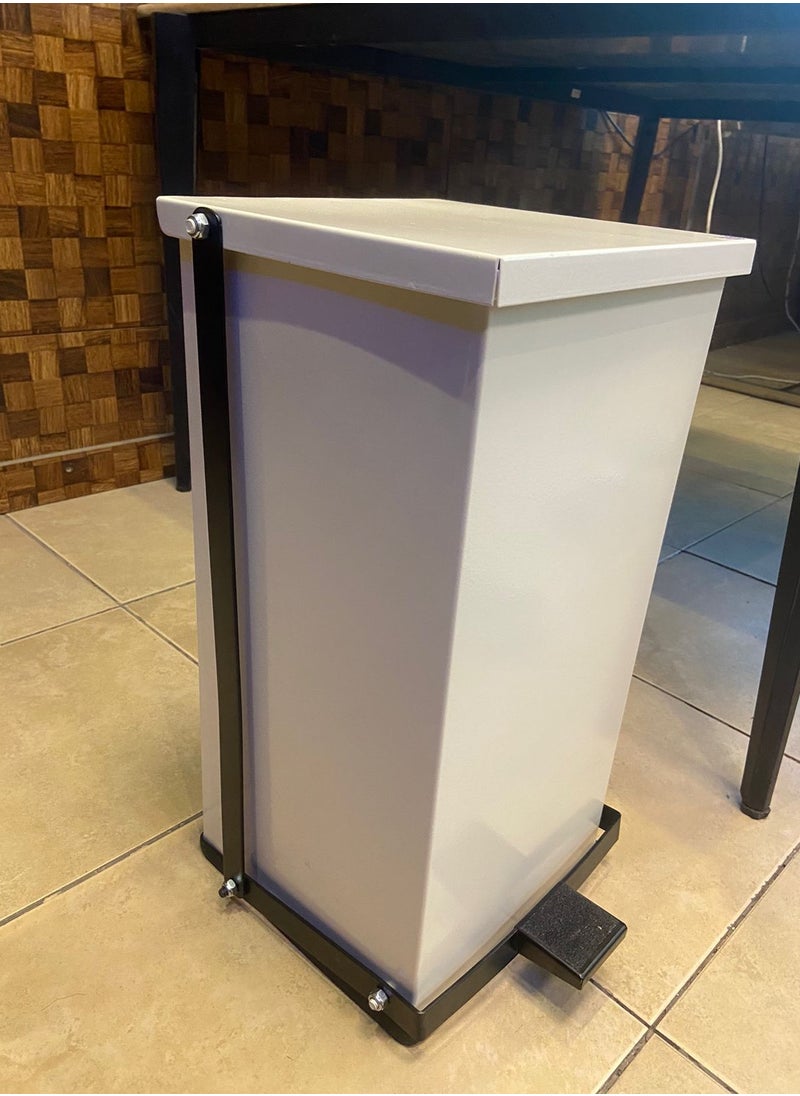 Generic trash bin  - Image 4