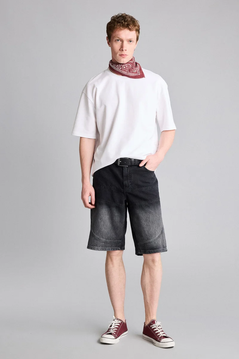 ديفاكتو Baggy Fit Bermuda Shorts
