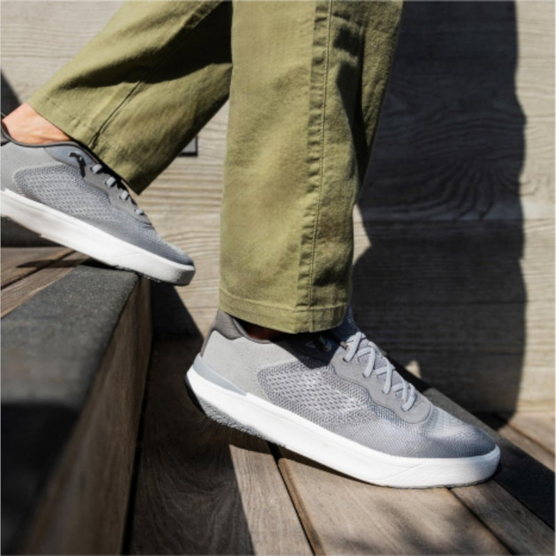 REEF Men's Shoreline Del Mar Shoe, Breathable Knit Upper, Lightweight & Flexible, Cushion Footbed, Elastic Laces, Heather Grey, 9 - Image 2