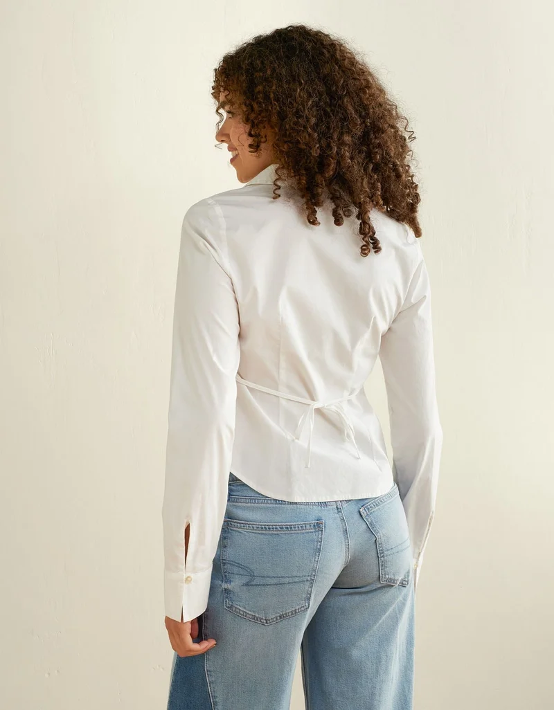 American Eagle AE Fitted Poplin Button-Up Shirt