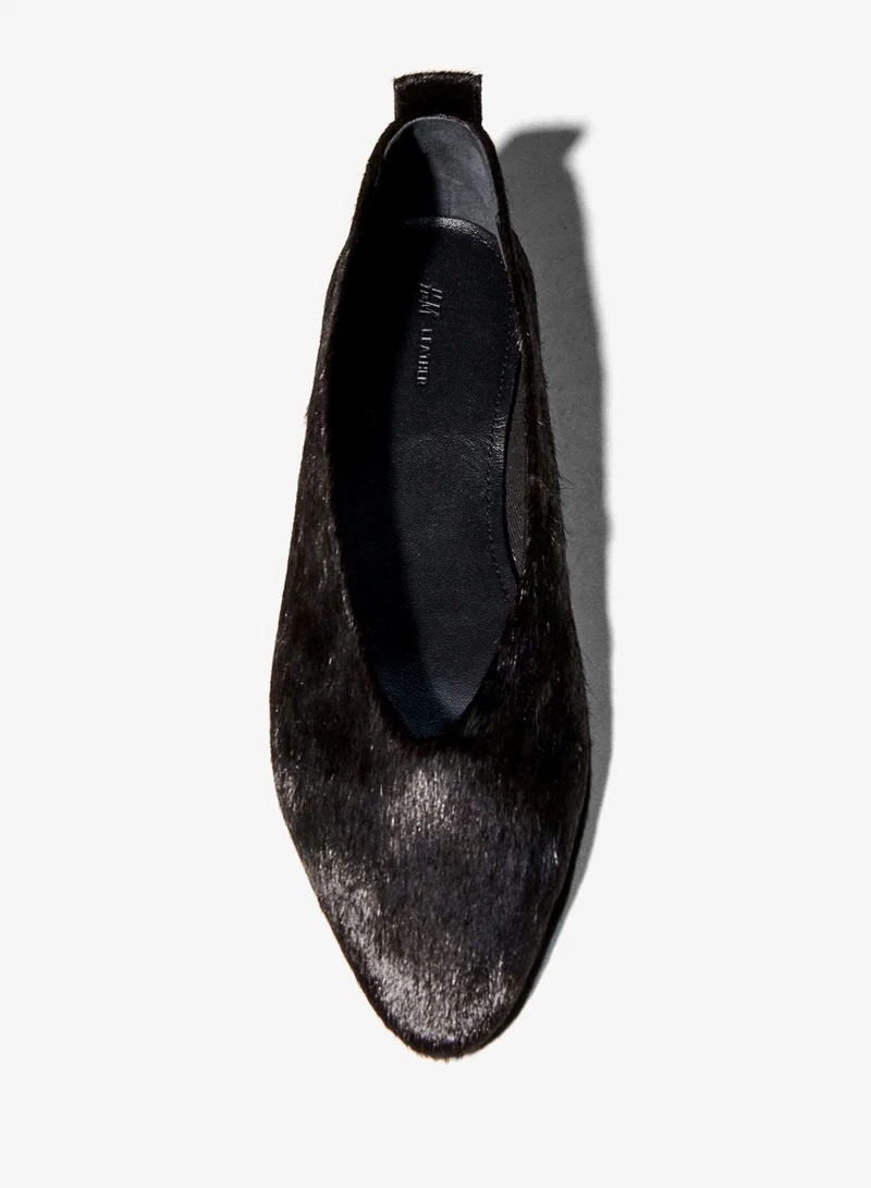 اتش اند ام حذاء باليه من الجلد