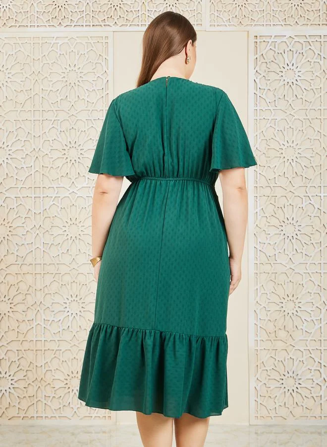 ستايلي Textured A-Line Tiered Midi Dress with Self Tie Up