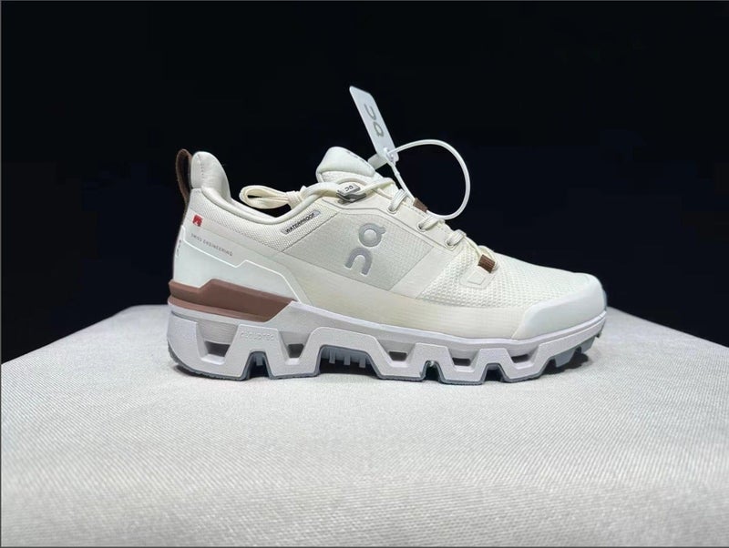ON Putian Cross-Border Pure Original On Cloudwander Unisex Outdoor Hiking Climbing Shoes - Image 1