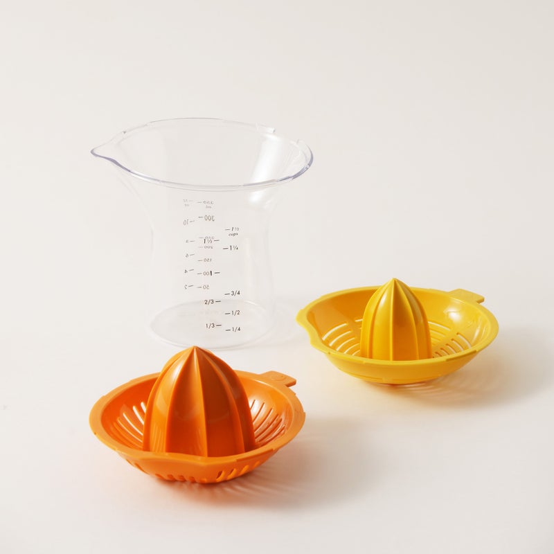 OXO plastic citrus juicer with measuring cup 350ml, 5.2"* 5.7"* 8.5" - Image 3