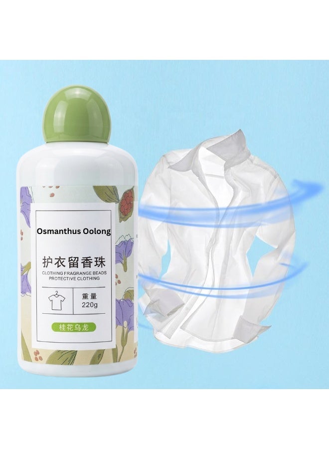 حبوب معطرة للملابس والعناية بالأقمشة – عبوة 220 جرام – معطر للملابس ومثبت رائحة طويل الأمد – بنكهة أزهار أوسمانثوس أولونغ، خوخ ياسمين، برتقال ومشمش – مع عامل تليين للأقمشة ونعومة طبيعية – مناسب للغسيل اليدوي والآلي – آمن على الجلد وذو تركيبة قابلة للذوبان – يحافظ على الأقمشة ناعمة، لامعة وخالية من الكهرباء الساكنة – للعناية بجميع أنواع الملابس، الأقمشة الرقيقة والسميكة، والملاءات والبطانيات - Image 2