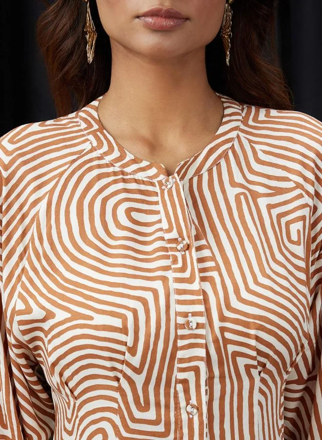 جلو باص فستان قصير بطبعة تجريدية وياقة ماندارين