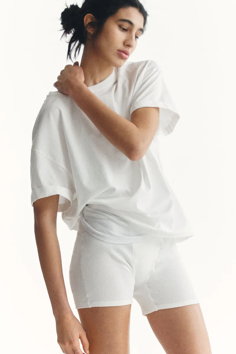 اتش اند ام تي-شيرت قطني بقصّة فضفاضة