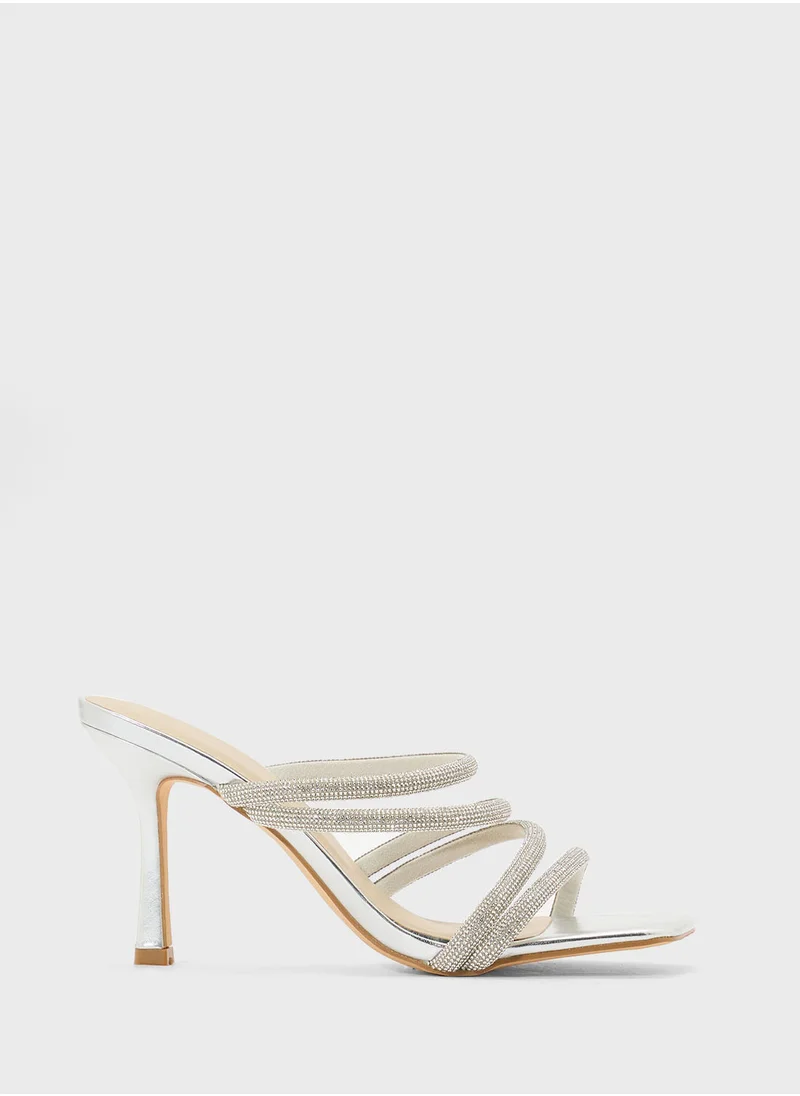ترافل من نمشي Stud Detail Dousie Strap Pump