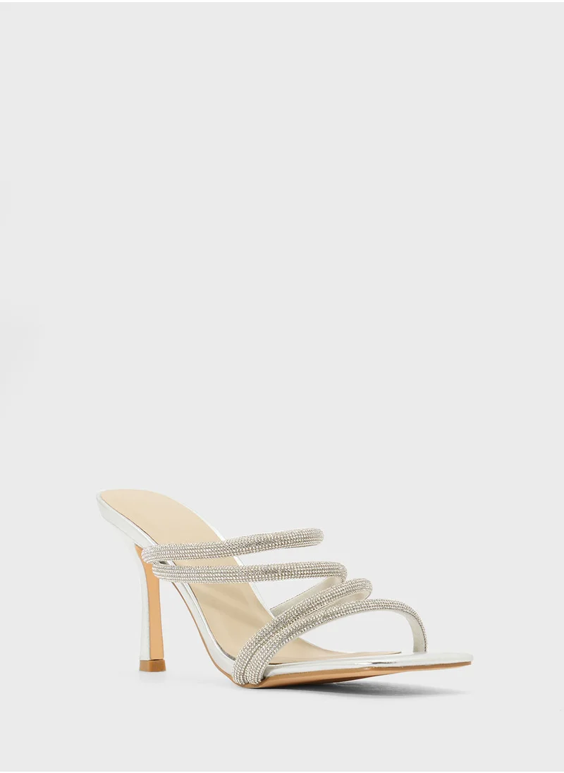 ترافل من نمشي Stud Detail Dousie Strap Pump