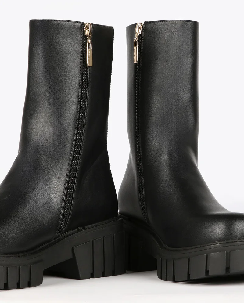 Lola Casademunt Black ankle boots with chain