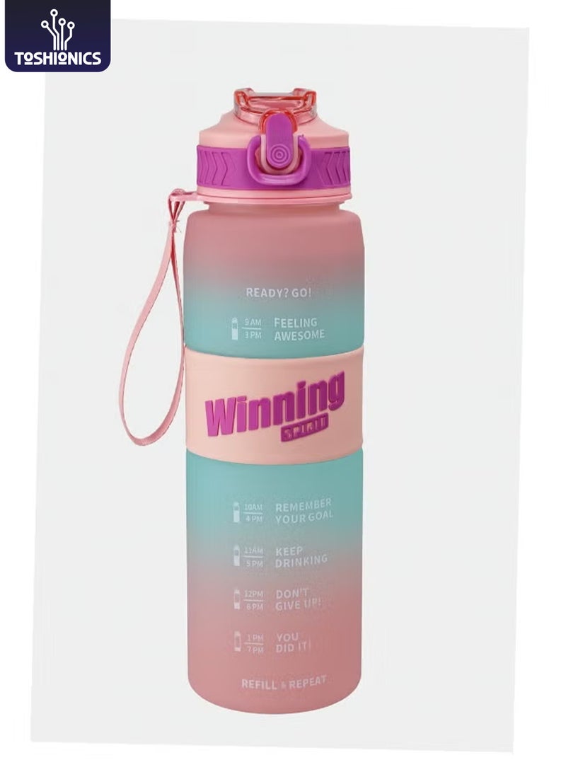 توشيونيكس زجاجة مياه 1000 مل بشعار "روح الفوز التحفيزية" مع علامات زمنية، وغطاء قابل للقفل بلمسة واحدة، وقشة مدمجة قابلة للطي، ومقبض حمل واحد وغطاء غير قابل للانزلاق - خالية من مادة BPA، وغطاء مانع للتسرب، وصديقة للبيئة، مصنوعة من البلاستيك، وقابلة لإعادة الاستخدام، وزجاجة مياه تذكيرية للشرب للبالغين والأطفال في المدرسة والمكتب والترطيب اليومي وصالة الألعاب الرياضية واللياقة البدنية واليوغا وركوب الدراجات والمشي لمسافات طويلة والتخييم في الهواء الطلق والمشي لمسافات طويلة والرياضة والسفر، زجاجة سعة 32 أونصة - Image 1