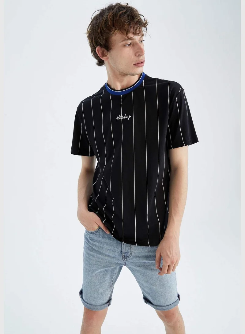 ديفاكتو Regular Fit Short Sleeve Striped Slogan Print T-Shirt