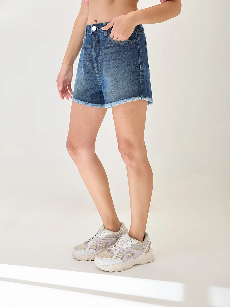 globus Women Slim Fit Mid-Rise Frayed Hem Denim Shorts