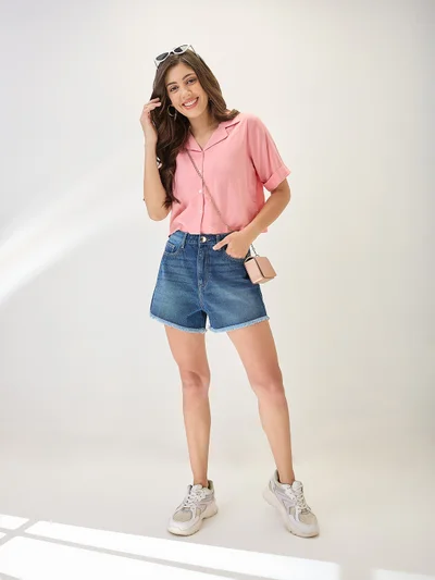 globus Women Slim Fit Mid-Rise Frayed Hem Denim Shorts