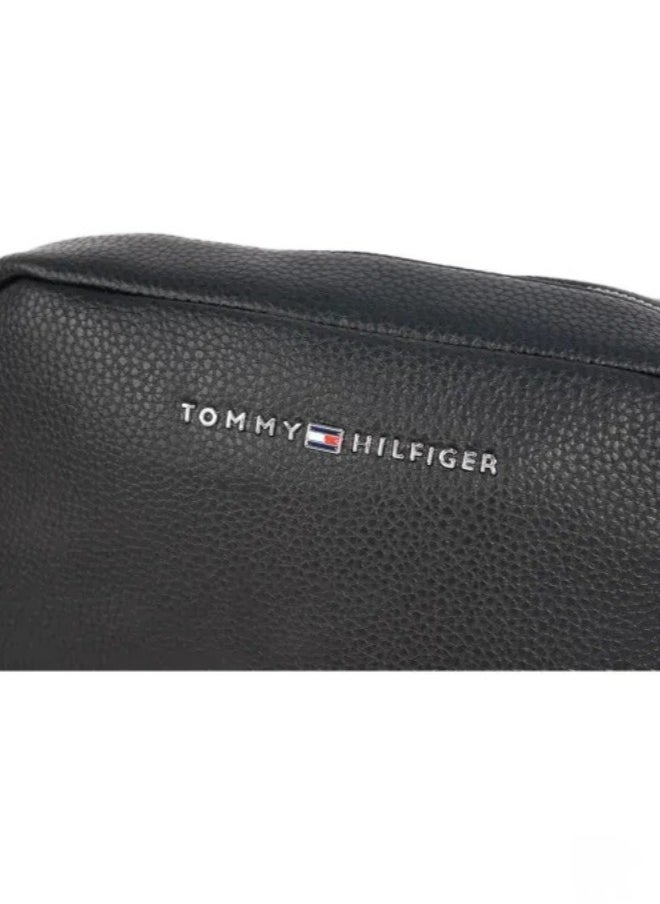 Tommy Hilfiger Sponge bag with metal logo and Tommy tape, black