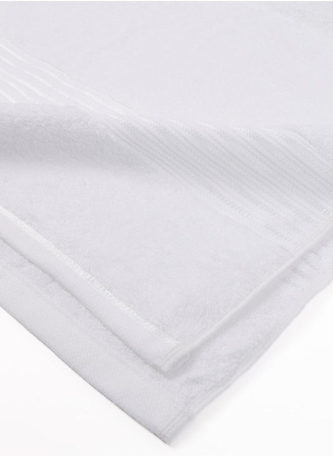 White Rose - طقم مناشف وردية بيضاء مكون من 4 قطع، 100% قطن فخم 550 GSM جودة ممتازة، تجف بسرعة، شديدة الامتصاص، مناشف حمام ناعمة فاخرة للفندق للحمام والسبا، يتضمن طقم المناشف 4 مناشف استحمام (75x145 سم) بيضاء - Image 1