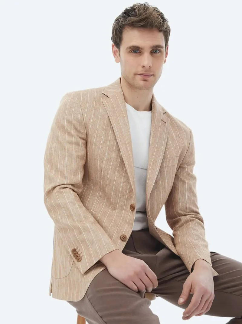 كيب جاكيت عصري مخطط باللون الأحمر القرميدي مصنوع من مزيج القطن