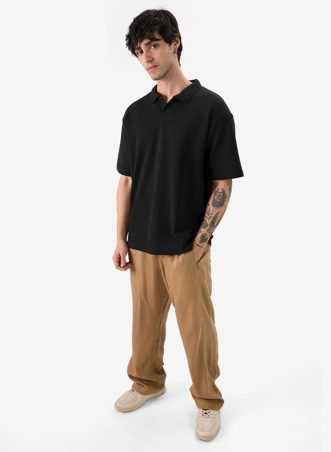 ذا سوليد ستور تيشيرت بولو محبوك واسع بتفاصيل بارزة الملمس