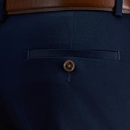 Haggar بنطال كاكي غير قابل للكي للرجال من هاجر، بقصة مستقيمة وقصة ضيقة، لون أزرق داكن، 36W x 29L - Image 2
