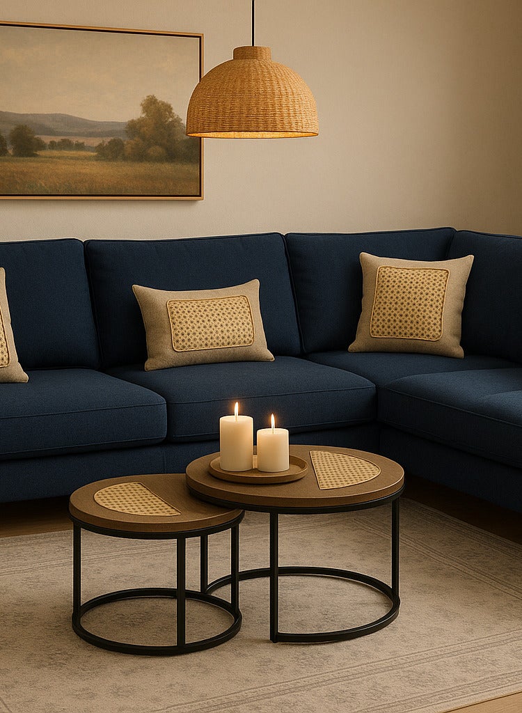 شي ون طقم طاولات قهوة دائرية من SHEE ONE بتصميم خشب طبيعي فاخر وسطح قشّ أنيق |2 قطع عملية للمجالس والصالات | طاولة ديكور وضيافة قابلة للتداخل لتوفير المساحة | أرجل معدنية متينة | الأبعاد:  الطاولة الكبيرة 70×45 سم، الطاولة الصغيرة 50×38 سم - Image 3