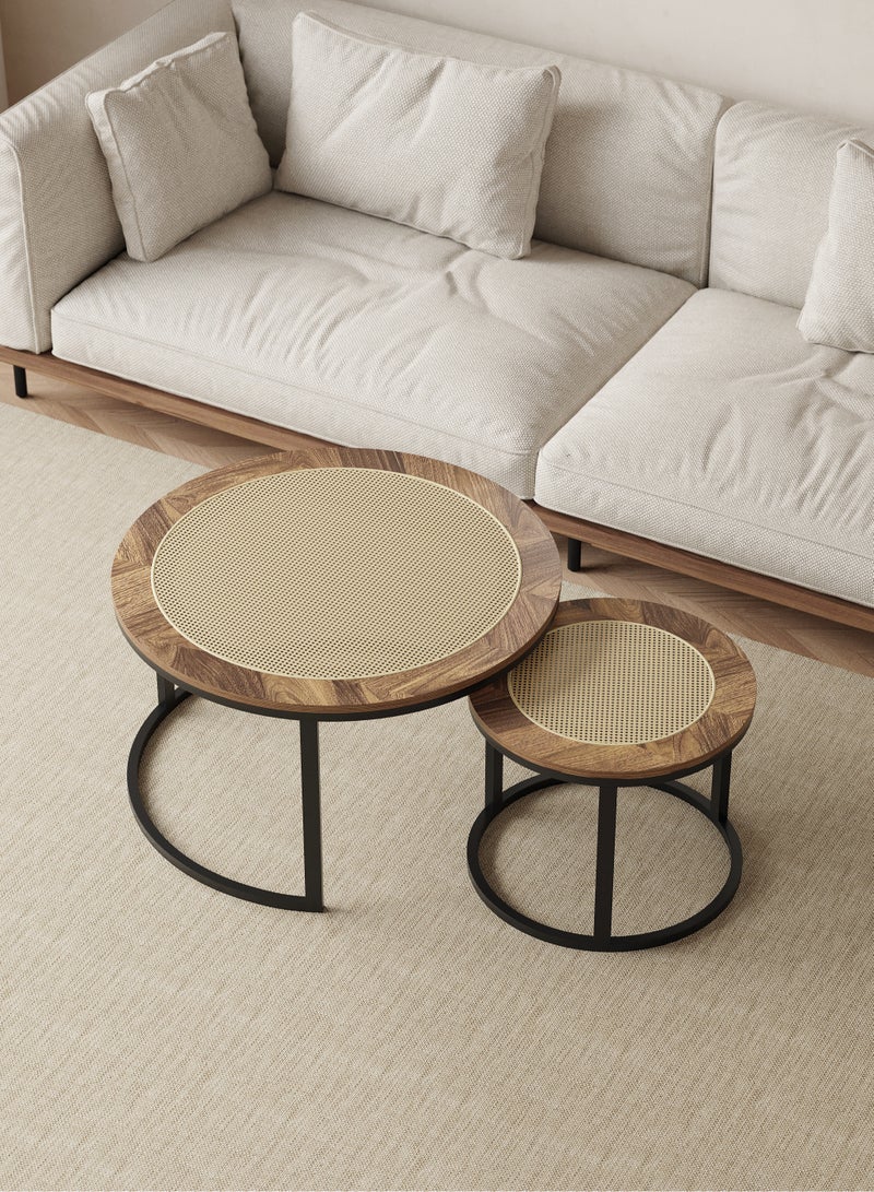 شي ون طقم طاولات قهوة دائرية من SHEE ONE بتصميم خشب طبيعي فاخر وسطح قشّ أنيق |2 قطع عملية للمجالس والصالات | طاولة ديكور وضيافة قابلة للتداخل لتوفير المساحة | أرجل معدنية متينة | الأبعاد:  الطاولة الكبيرة 70×45 سم، الطاولة الصغيرة 50×38 سم - Image 4