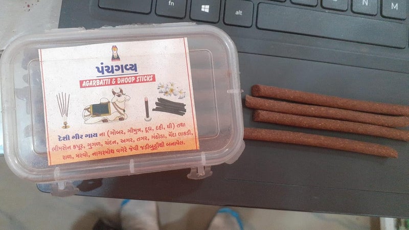 Cow Dung Panchagavya Desi Cow Dung Havan & Chandan Dhoop Batti/Organic Incense Sticks for Pooja and Home Fragrance - 30 Sticks - Image 1