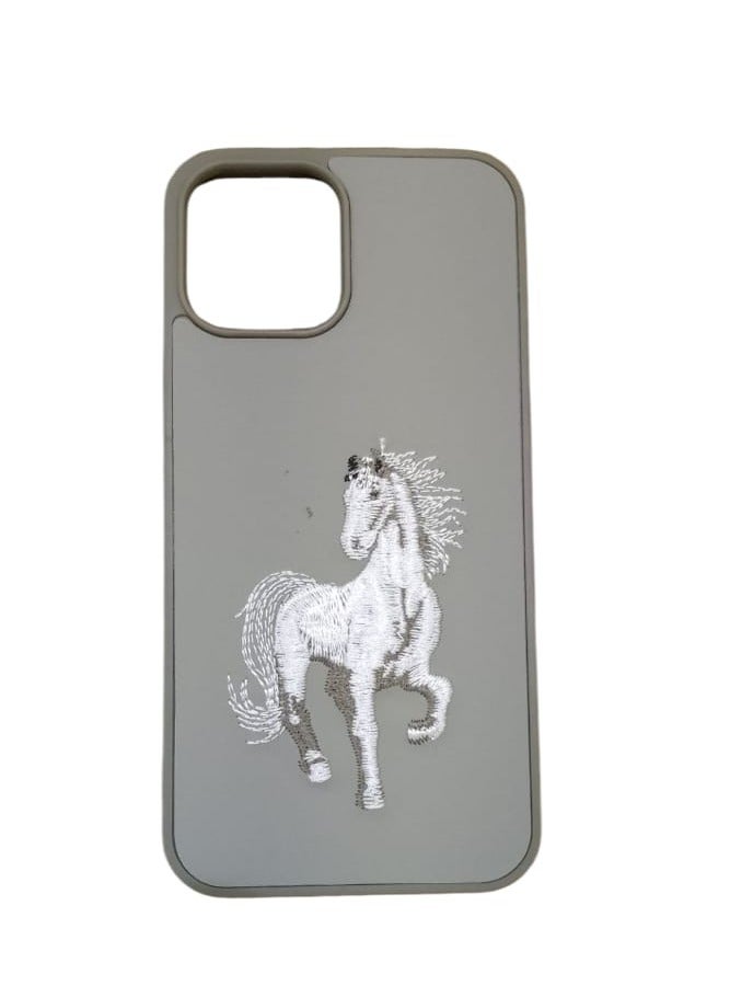كيس جراب هاتف مضاد للصدمات بتصميم تطريز حصان لهاتف آيفون 15 باللون رمادي