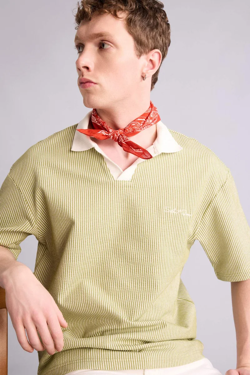 ديفاكتو Textured Boxy Fit Polo T-Shirt