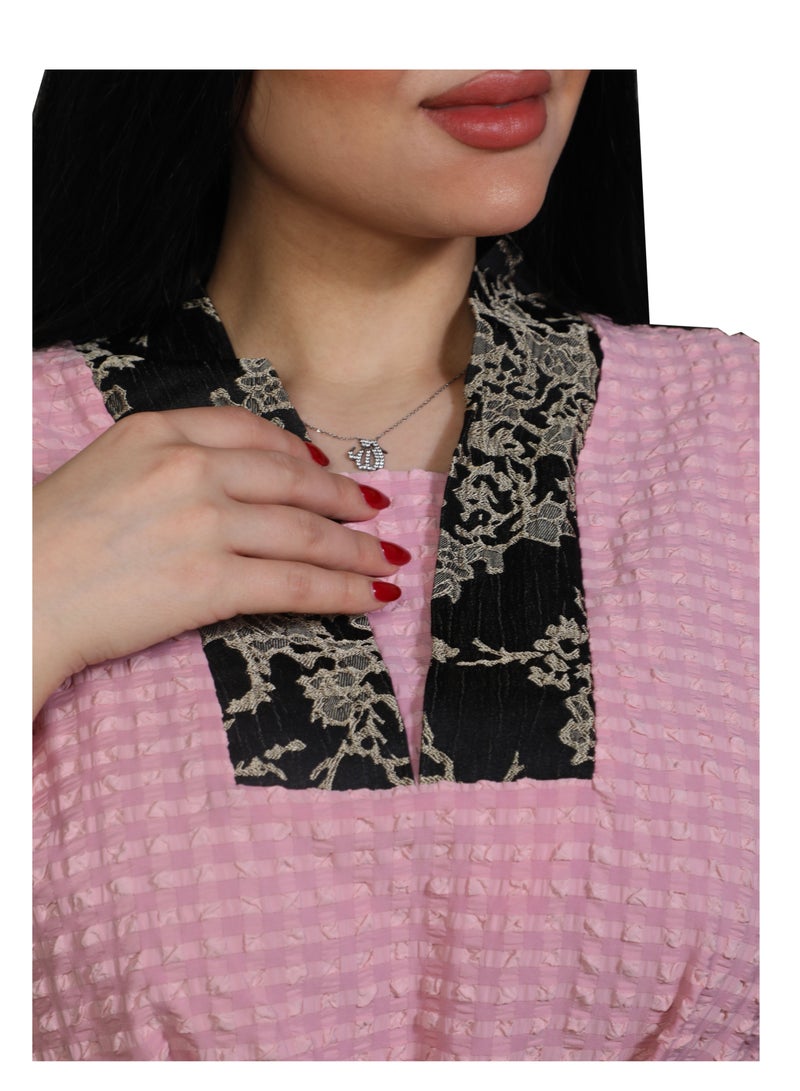 MyesuQ Pink Khaleeji galabiya with black inserts on the sleeves and collar - Image 4