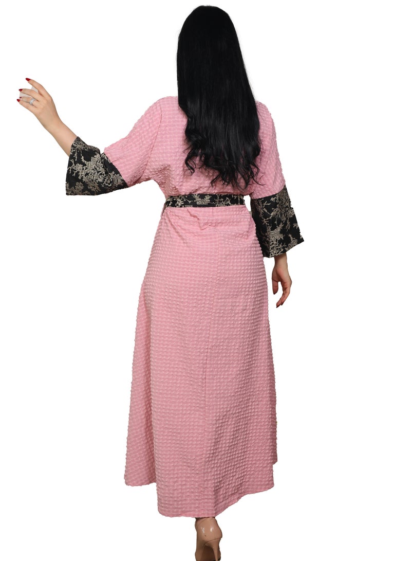 MyesuQ Pink Khaleeji galabiya with black inserts on the sleeves and collar - Image 2