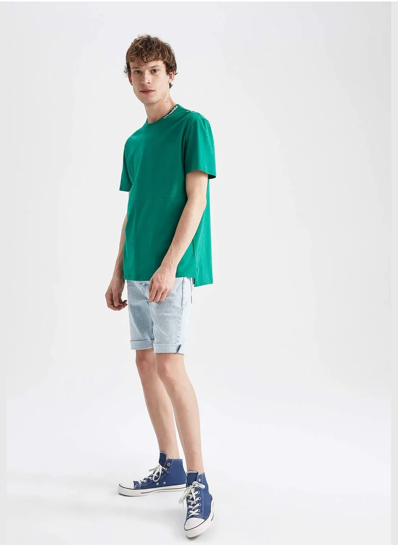 ديفاكتو Regular Fit T-Shirt