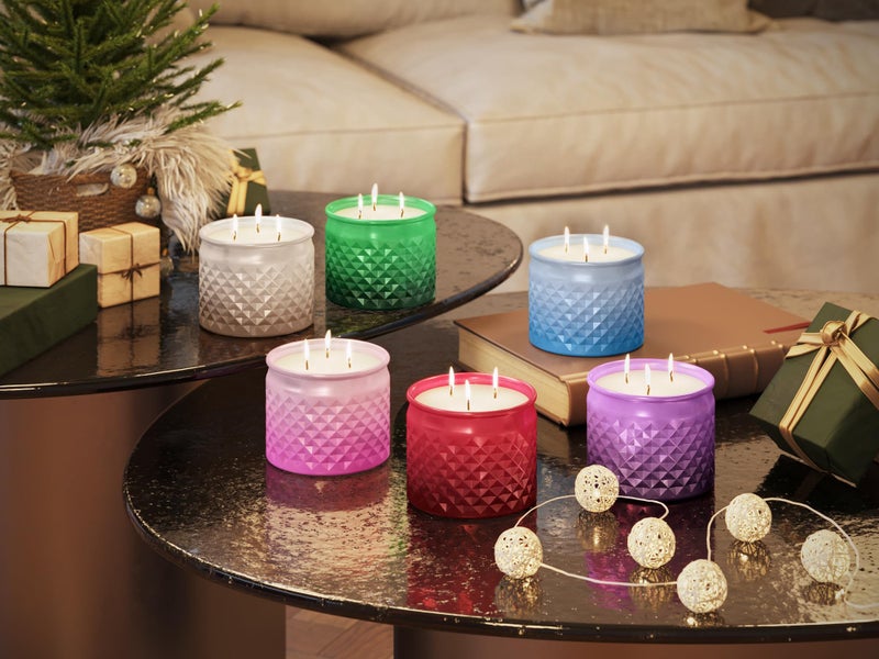 CANDLE-LITE شموع كاندل لايت المعطرة، رائحة كعك سانتا (مناسبات دافئة ومريحة)، شمعة جرة 10 أونصات بثلاثة فتائل، 40 ساعة زمن احتراق، مثالية للهدايا والاحتفالات - Image 2