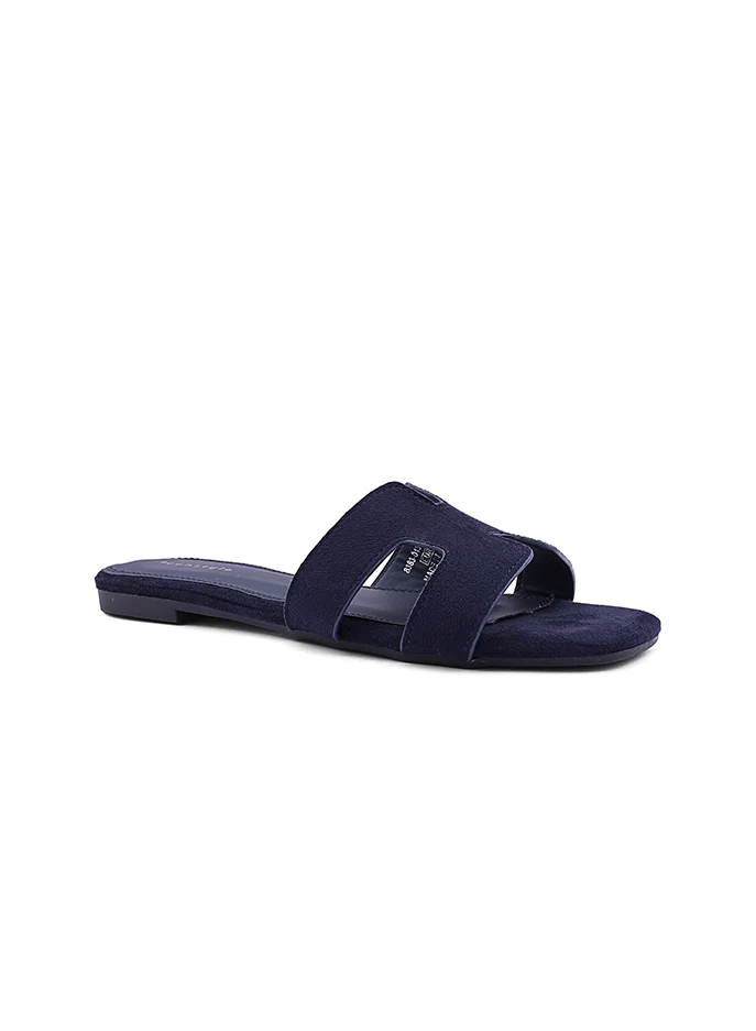 أيقون Comfortable flat sandal with soft upper and flexible sole.