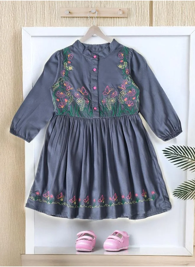 بيلا مودا Bella Moda Embroidered Mandarin Collar Knee-Length Dress