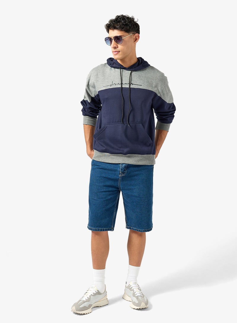 سفنتي فايف بيسيكس هودي بطبعة جرافيك - Image 4