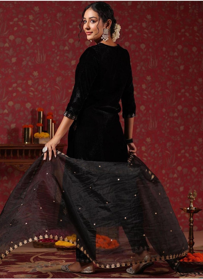 ISHIN Women's Black Velvet Embellished Tunic Full Length Palazzo Straight Fit Kurta Set  - Image 5