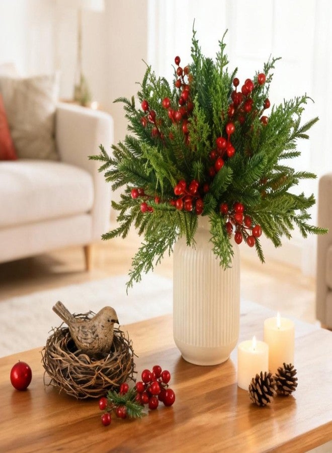 ٦٠ قطعة من أغصان نباتات عيد الميلاد الخضراء لتزيين المزهريات، أغصان صنوبر صناعية لتزيين أغصان الصنوبر دائمة الخضرة وأغصان السرو، زينة توت أحمر، إكليل زينة للعطلات الداخلية - Image 4