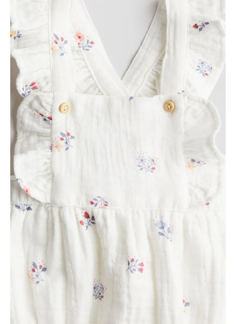 اتش اند ام Cotton dungaree shorts