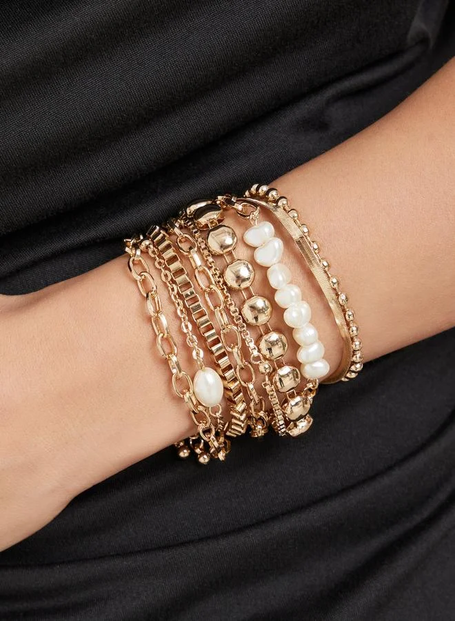 ستايلي طقم منسق من 8 أساور بطبقات بلون ذهبي