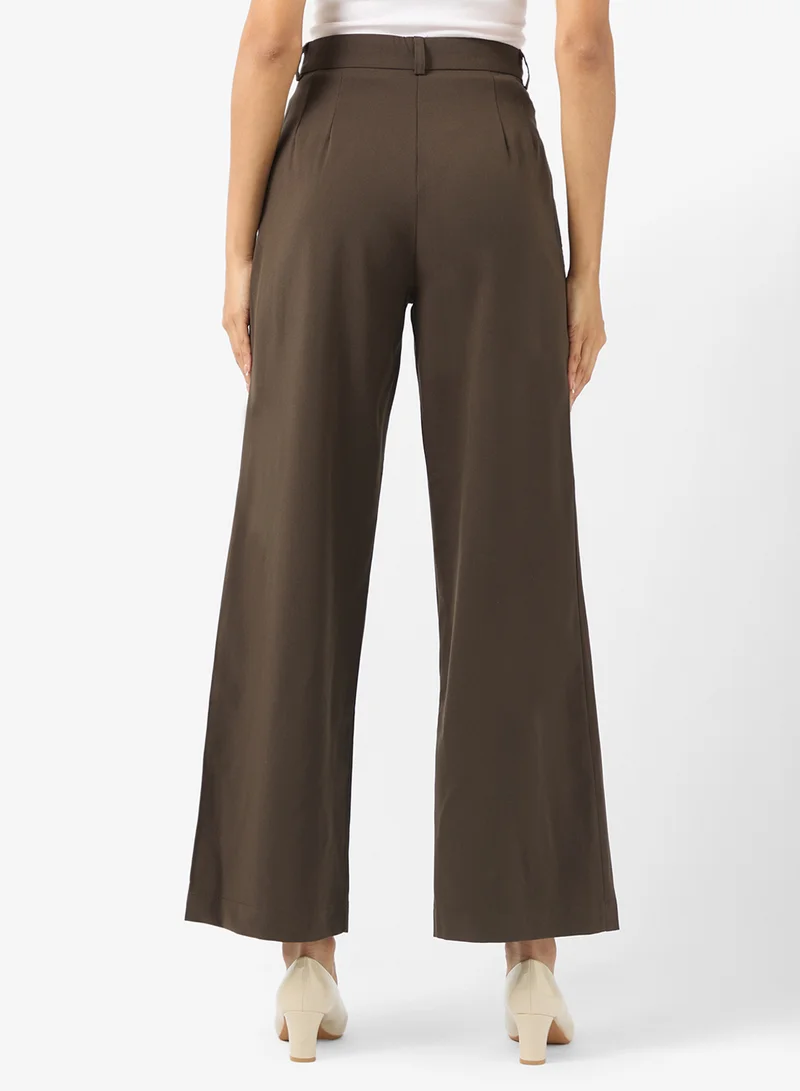 ايلا بنطلون بكسرات أمامية